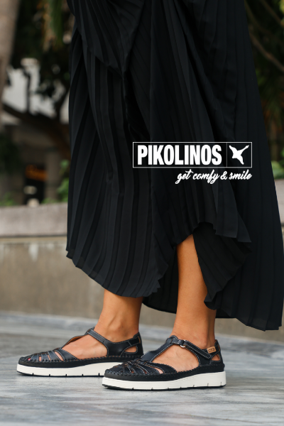 Woman standing in outdoor mall wearing Pikolinos