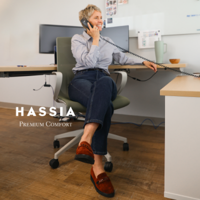 Woman talking a call in office wearing Hassia Pisa Loafer