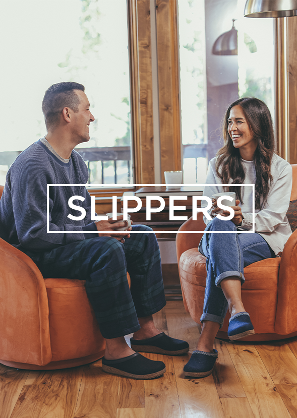 Man and woman chatting while sitting in chairs wearing slippers